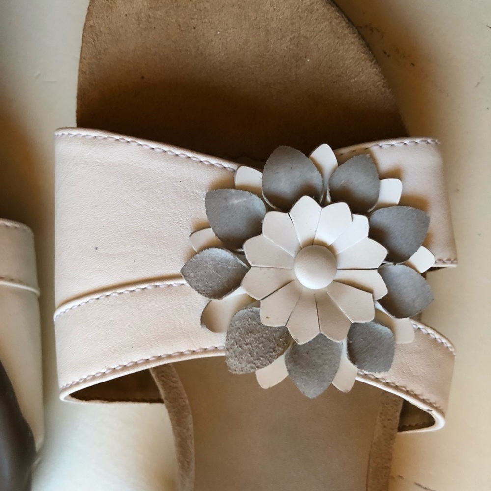 Array White Sandals - Picture 7 of 9